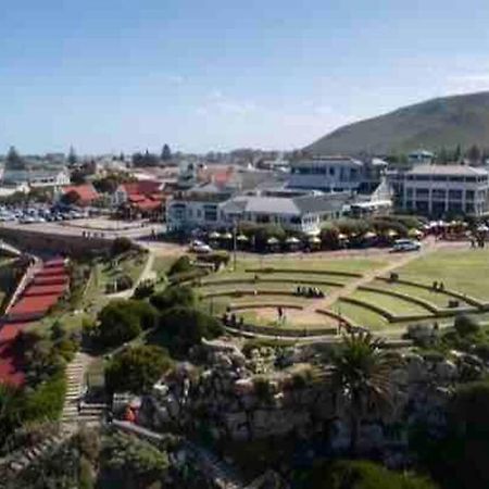 Central Modern Studio Apartment, Hermanus Waterfront Dış mekan fotoğraf