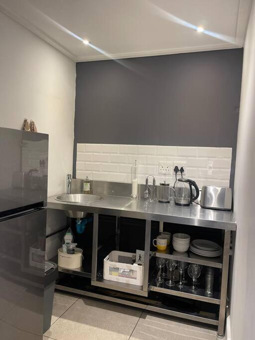 Central Modern Studio Apartment, Hermanus Waterfront Dış mekan fotoğraf