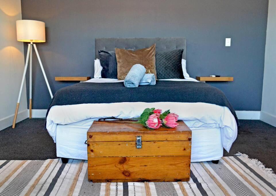 Central Modern Studio Apartment, Hermanus Waterfront Dış mekan fotoğraf