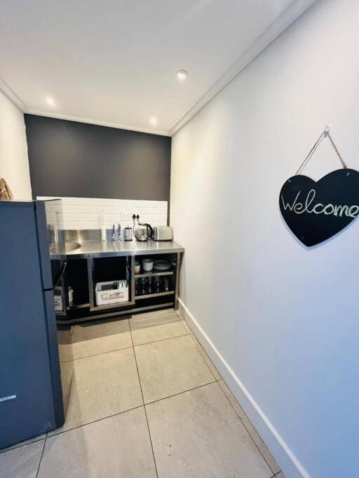 Central Modern Studio Apartment, Hermanus Waterfront Dış mekan fotoğraf