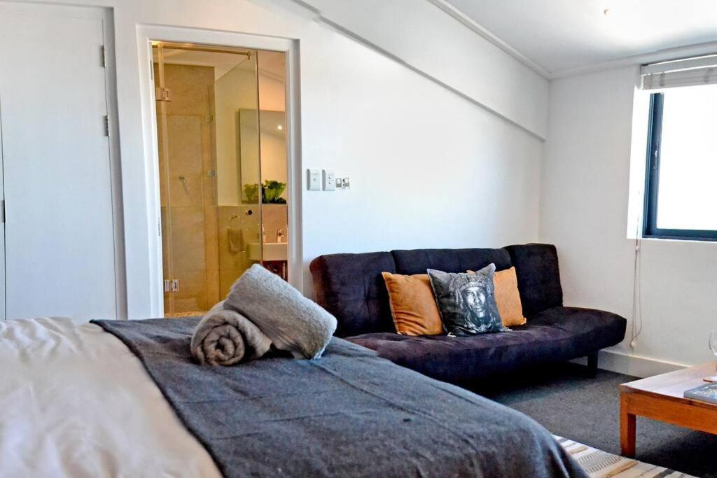 Central Modern Studio Apartment, Hermanus Waterfront Dış mekan fotoğraf
